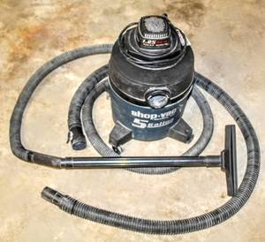 lot 8387 image: 5 Gallon Shop-Vac with Xtra Hose