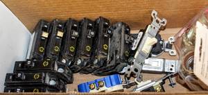 lot 8219 image: Electrical Supplies Lot - Circuit Breakers, Light Switches, Lampholders  more
