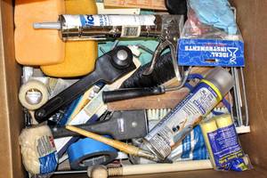 lot 8409 image: Box of Assorted Painting and Finishing Items