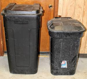 lot 8424 image: (2) Large Wheeled Lidded Trash Cans