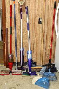 lot 8425 image: Swiffer, Rubbermaid, Squeegees, Brooms, Dustpans