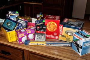 lot 8430 image: Large Lot of Assorted Lightbulbs, Heat Lamp, Recessed Lighting Fixture and Night Lights