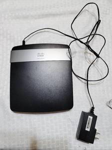 lot 8440 image: LINKSYS E2500 Wireless Router