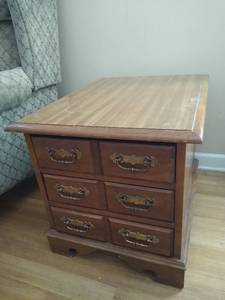 lot 1931 image: 3 drawer wood end table