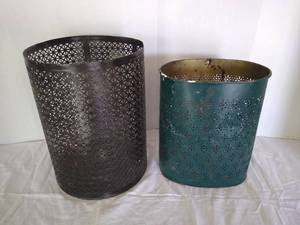 lot 1943 image: 2 small metal waste baskets