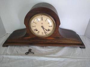 lot 1957 image: New Haven mantle clock with key 20.5 X 9.5