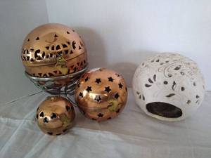 lot 1959 image: Round decor & metal bowl