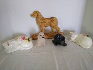 lot 1963 image: Dog & cat small figurines