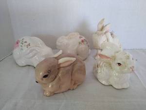 lot 1964 image: 5 - Rabbit figurines