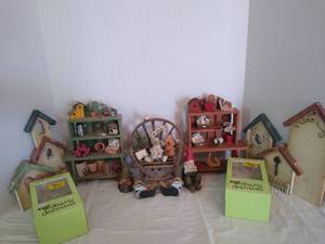 lot 1972 image: 5 Gardenyard decor  & 2 dearly depotted planter decor