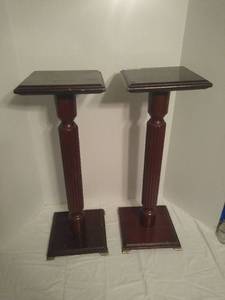 lot 1944 image: 2 wooden pedestals 27