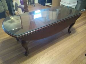 lot 1980 image: Drop leaf coffee table 17 X 48 X 18 (33 12 with leaves up)