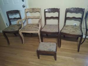 lot 1984 image: 4 Matching dining chairs & stool by Tell City