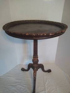 lot 1990 image: Ornate accent side table - damage to rim see pictures