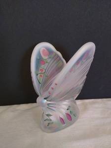 lot 1996 image: Fenton hand painted glass butterfly 4.5 Tall