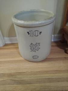 lot 2042 image: 10 Gallon Crock Western Stoneware Company