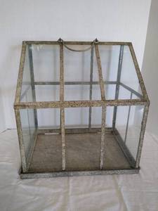 lot 2056 image: Terrarium