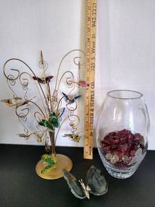 lot 2075 image: Butterfly decor & butterflies on stand