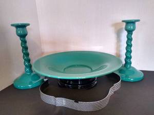 lot 2076 image: Cambridge Azurite 12 low console bowl & 2 Cambridge jade opaque glass twist stem candlesticks