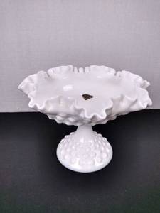 lot 2079 image: Vintage Fenton milk glass candy dish