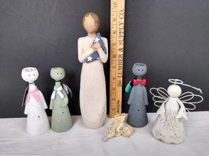 lot 2083 image: Decorative angles