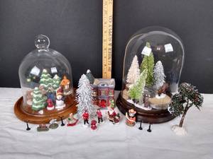 lot 2086 image: 2 - Christmas dioramas in glass domes