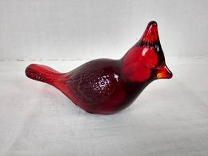lot 2090 image: Vintage Fenton  cardinal ruby red glass bird figurine