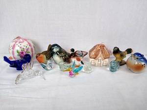 lot 2092 image: Bird figurines