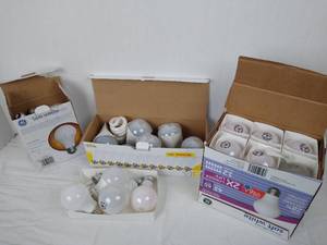 lot 2102 image: Light bulbs