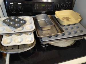 lot 2104 image: Large lot of bake ware