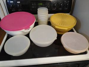 lot 2105 image: Tupperware