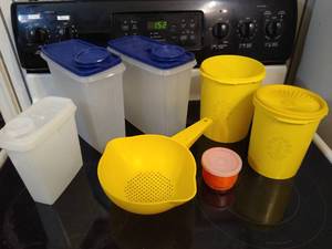 lot 2107 image: Tupperware