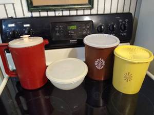 lot 2109 image: Tupperware