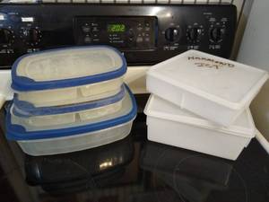 lot 2110 image: Rubbermaid & super seal containers