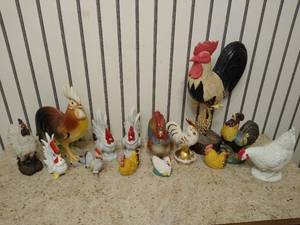 lot 2113 image: (14) Rooster kitchen decor