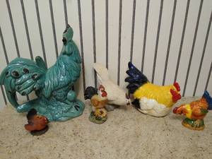 lot 2115 image: (6) Rooster kitchen decor