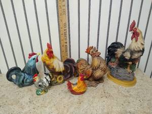 lot 2118 image: (6) Rooster kitchen decor