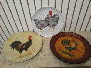 lot 2125 image: (3) Rooster kitchen plates