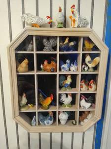 lot 2132 image: Shadow box wmini roosters decor