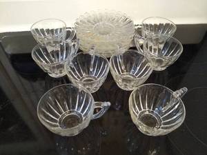 lot 2136 image: (8) Tea cups & (7) saucers