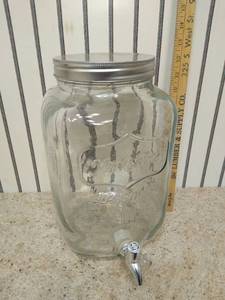 lot 2140 image: Yorkshire glassware drink dispenser