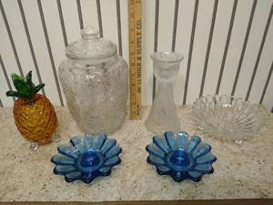 lot 2142 image: (6) home decor