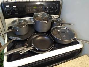 lot 2146 image: 11 piece Calphalon classic pots & pans wlids