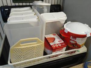 lot 2149 image: Large lot of plastic storage containers