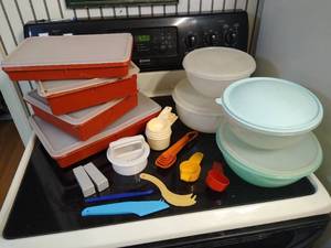 lot 2155 image: Tupperware