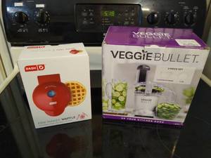 lot 2163 image: Dash mini waffle maker & veggie bullet add on bowl & lid