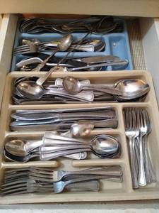 lot 2167 image: Large lot of silverware