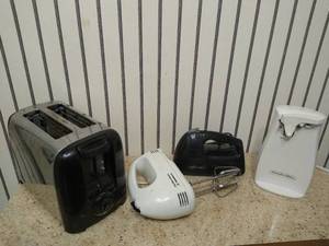 lot 2168 image: 2 - Hand mixer, toaster, & 2 slice toaster