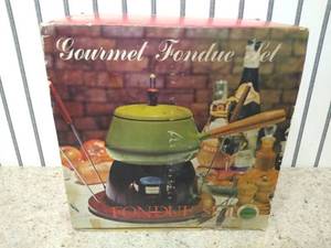 lot 2170 image: Gourmet fondue set