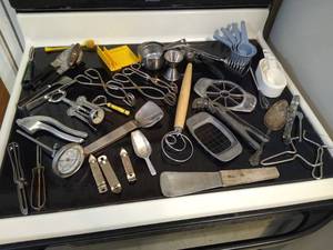 lot 2175 image: Large lot of vintage kitchen utensils